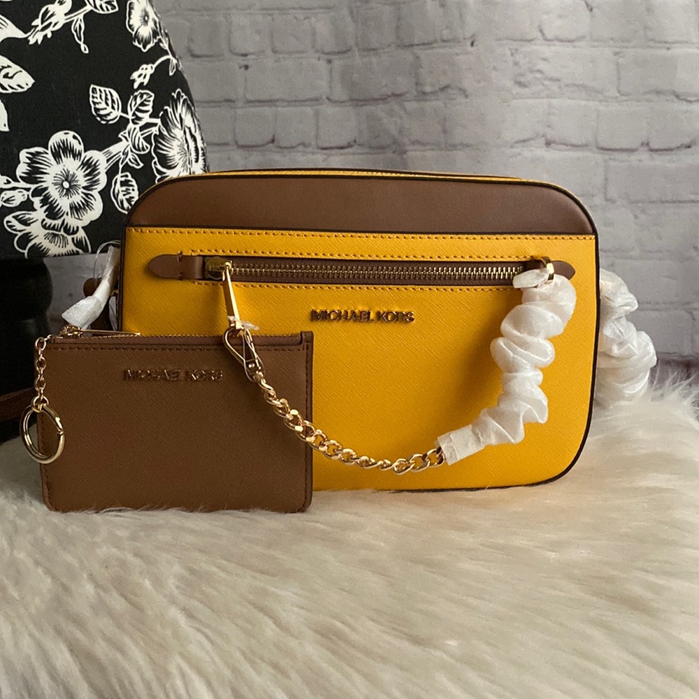 Michael Kors JET SET ITEM Xbody/JET SET TRAVEL Coinpouch 2pc Set